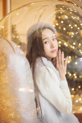 拍摄女子蹲下尿裤子的视频大全